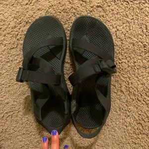 black chacos with toe loop
